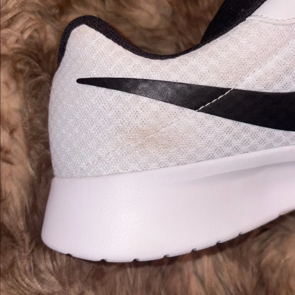 Nike Women’s Tanjun Running Shoes - Picture 8 of 9